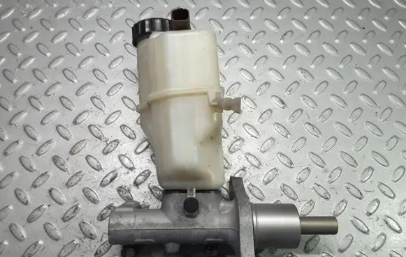Citroen C5 Master brake cylinder 3342WJT8 9646980980