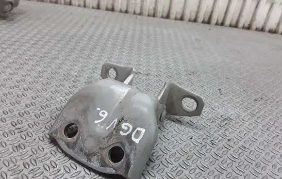 Hyundai Santa Fe Rear door upper hinge