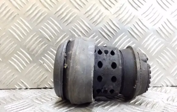 Volkswagen PASSAT B4 Engine mount bracket 1H0199611A 1H0199611
