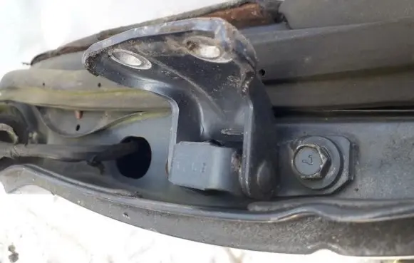 Mitsubishi Lancer Rear door lower hinge