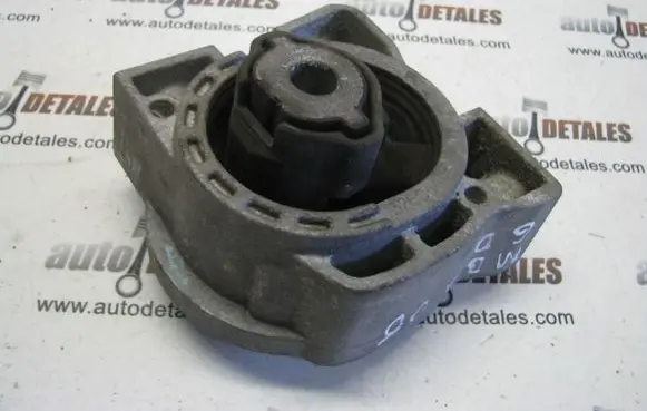 Mercedes-Benz A W169 Engine mount bracket A1692400918