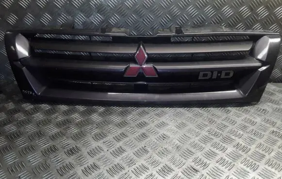 Mitsubishi Pajero Front bumper upper radiator grill MR387981 MR38798182