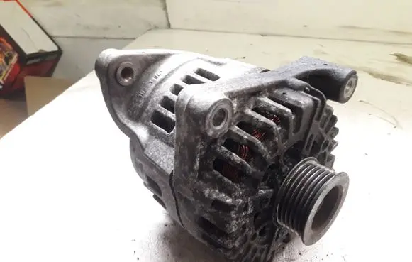 BMW 3 E90 E91 Generator/alternator 2543461B