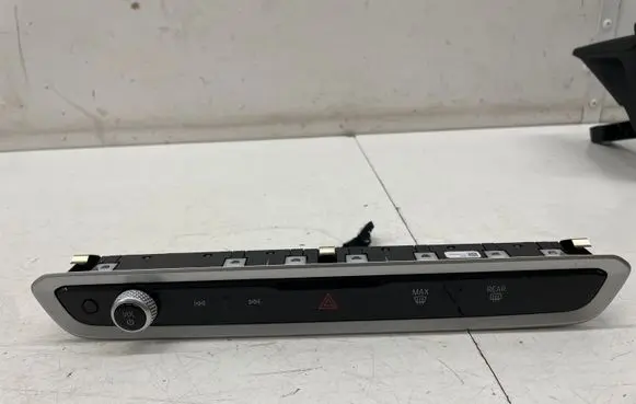 BMW X7 G07 Hazard light switch 5A64198 20020110 61315A64198