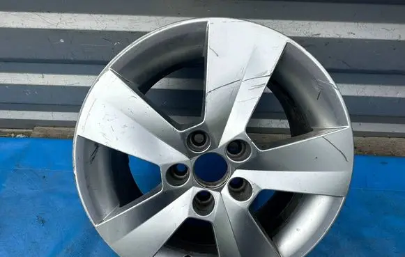 Skoda Rapid (NH) R15 alloy rim 5JA601025L 025L 3741
