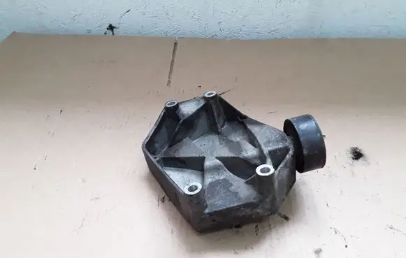 Suzuki SX4 A/C compressor mount bracket 55187675