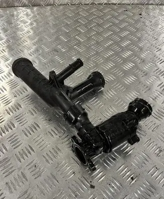 Audi A4 S4 B9 Thermostat housing 04L121111H