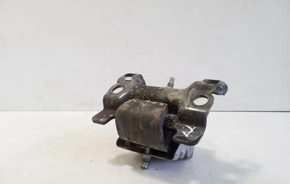 Nissan Navara D23 Engine mount bracket
