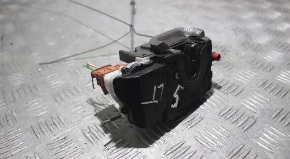 Peugeot 607 Rear door lock