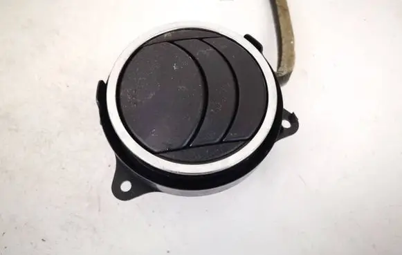 Mazda CX-7 Dash center air vent grill