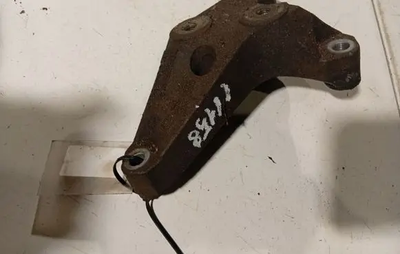Opel Astra H Engine mounting bracket 90575112
