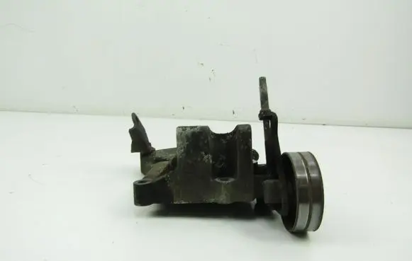 Nissan Almera Tino Engine mounting bracket 