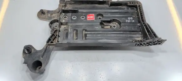 Volkswagen PASSAT B8 Battery tray 5Q0915321H