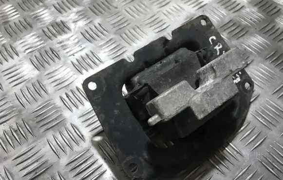 Chrysler Voyager Engine mount bracket 4668135ab 30184