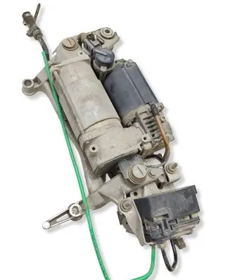 Volkswagen Touareg I Air suspension compressor/pump 7L0616879