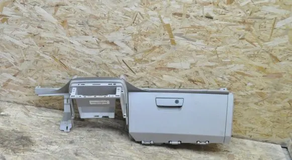 Chrysler Town & Country V Glove box C034001AA