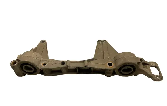 Mercedes-Benz Vito Viano W447 Rear differential/diff mount bracket A4473530000