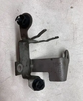 Volkswagen Touareg I Engine mounting bracket 4E0971845AL