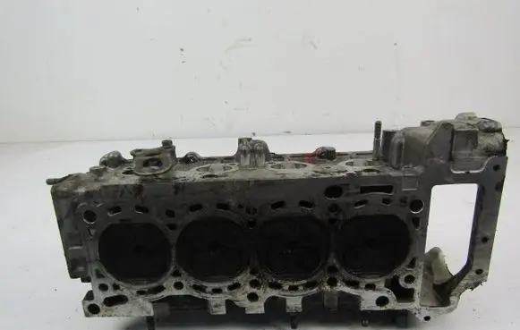 Nissan Almera Tino Engine head 