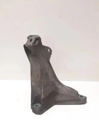 Audi A4 S4 B6 8E 8H Engine mounting bracket 8E0199308A