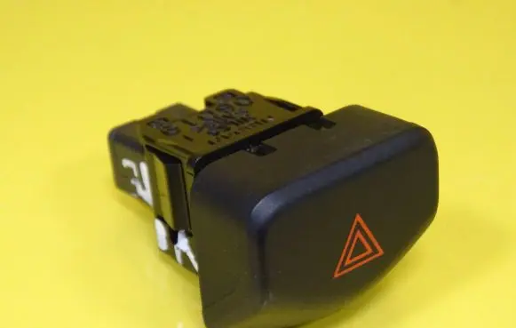 Nissan Note (E11) Hazard light switch 06019 NILES06019