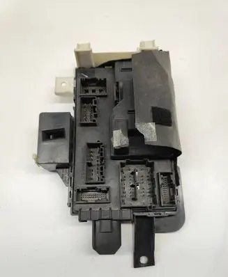 Ford Mustang V Central body control module AR3T15604CE B05091SBI6