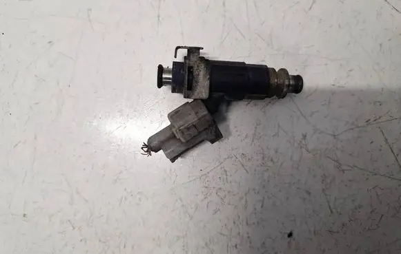 Nissan X-Trail T30 Fuel injector FBJC100