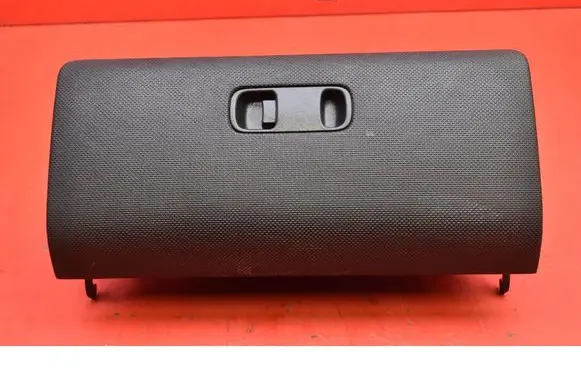 Mitsubishi Pajero Glove box
