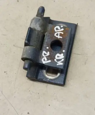 Volvo V70 Front door lower hinge 