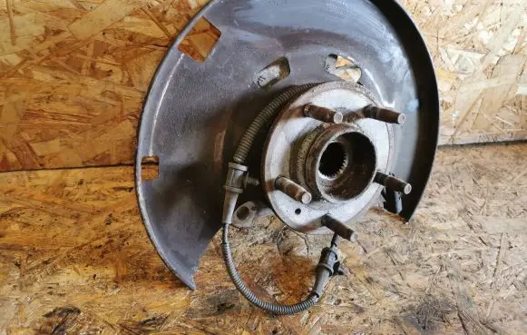 Opel Astra J Front wheel hub 12774824 367973422