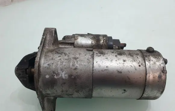 Opel Zafira B Starter motor M001T30071