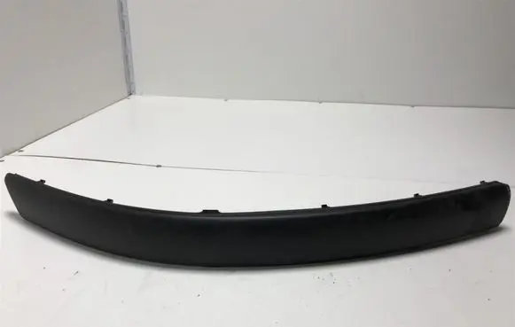 Front bumper splitter molding