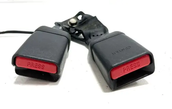 Middle seatbelt buckle (rear)