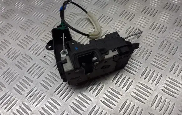 Opel Zafira B Front door lock 13210749OG
