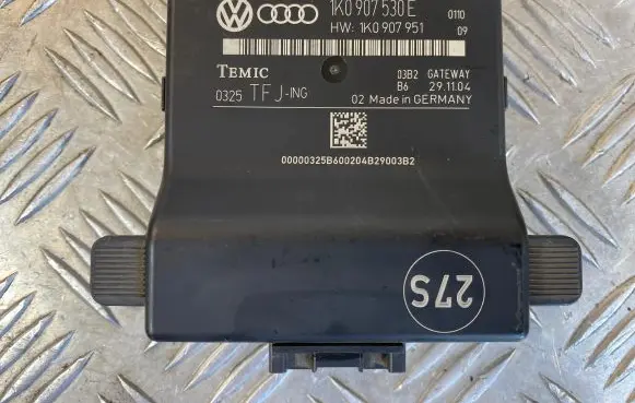 Volkswagen Touran I Gateway control module 1K0907530E 0325 1K0907951