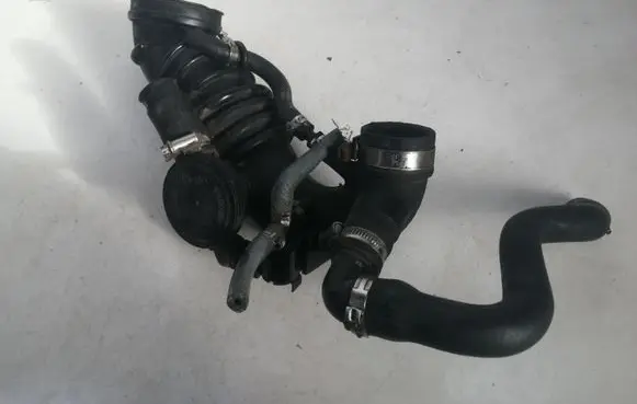 Audi A4 S4 B5 8D Turbo air intake inlet pipe/hose 058133356J