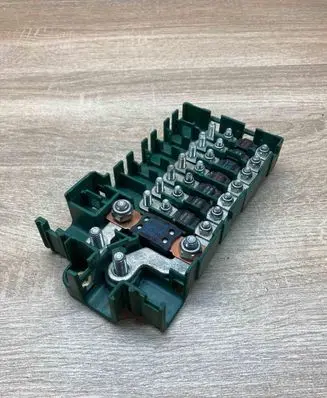 BMW 5 E39 Battery relay fuse 8367768