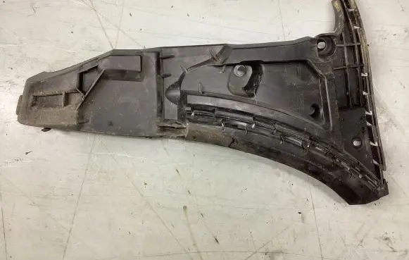 Volvo XC90 Front bumper mounting bracket 30698128