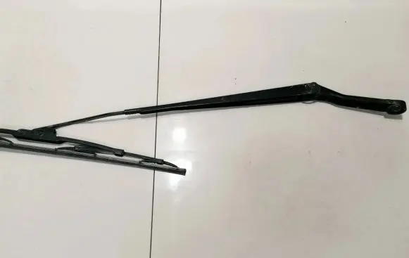 Nissan Almera Tino Front wiper blade arm