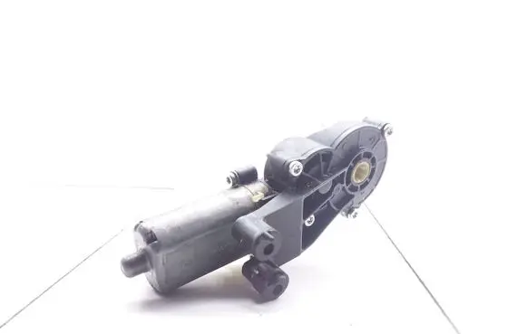 Mercedes-Benz E W211 Seat adjustment motor 0390203213