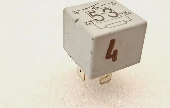 Volkswagen PASSAT B7 Other relay 141951253B 20240072