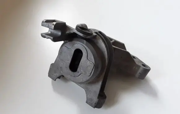 Alfa Romeo Giulietta Engine mount bracket 00518943480
