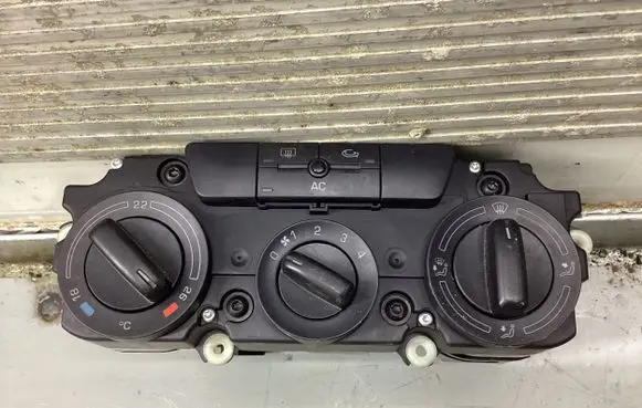 Skoda Octavia Mk2 (1Z) Climate control unit
