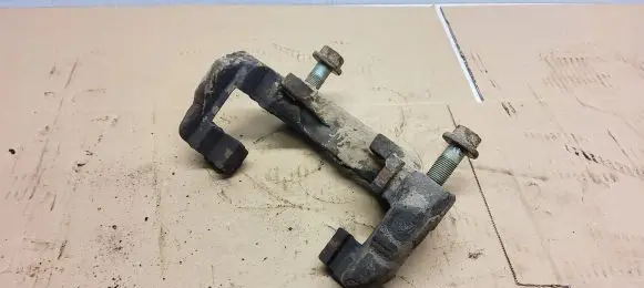 Volkswagen Transporter - Caravelle T5 Front Brake Caliper Pad/Carrier 
