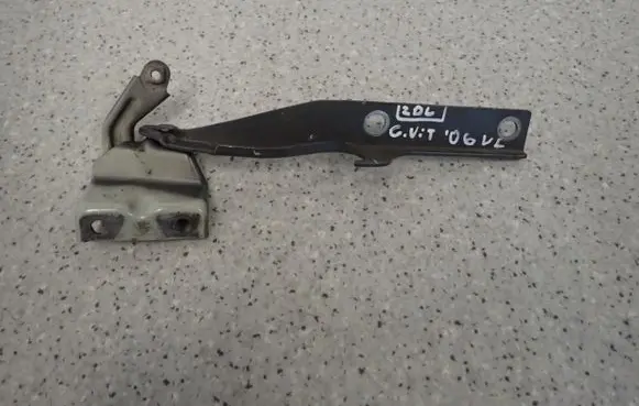 Suzuki Grand Vitara II Engine bonnet/hood hinges 