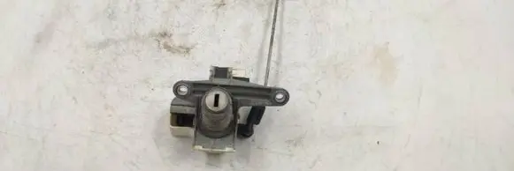 Audi A4 S4 B5 8D Tailgate exterior lock 8d9827573a