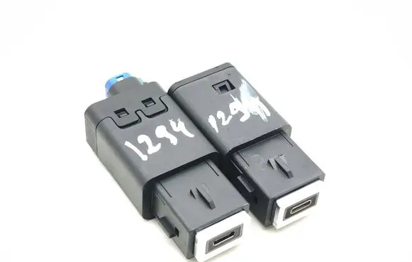 Peugeot 3008 III USB socket connector 9851608480 9831350680 1704854901