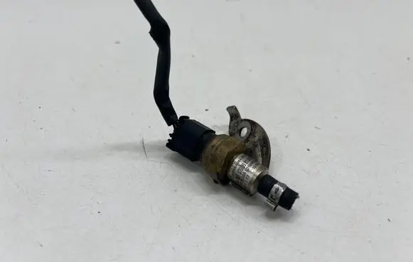 Mercedes-Benz SLC R172 Fuel pressure sensor A6510703981 A6510703981004