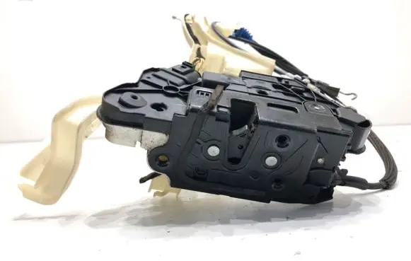 Volkswagen PASSAT CC Front door lock 5N1837015C