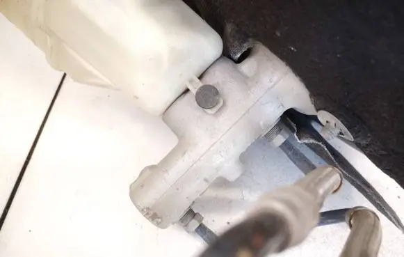 Peugeot 508 Master brake cylinder